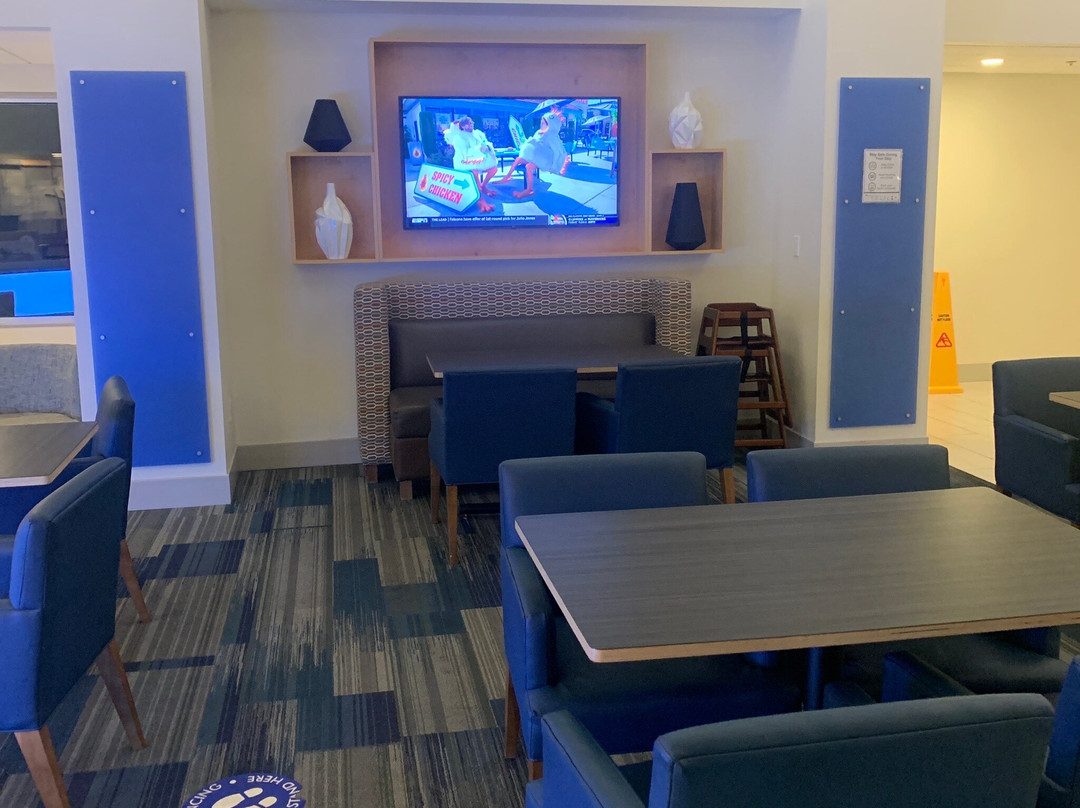 Holiday Inn Express & Suites Scottsburg by IHG