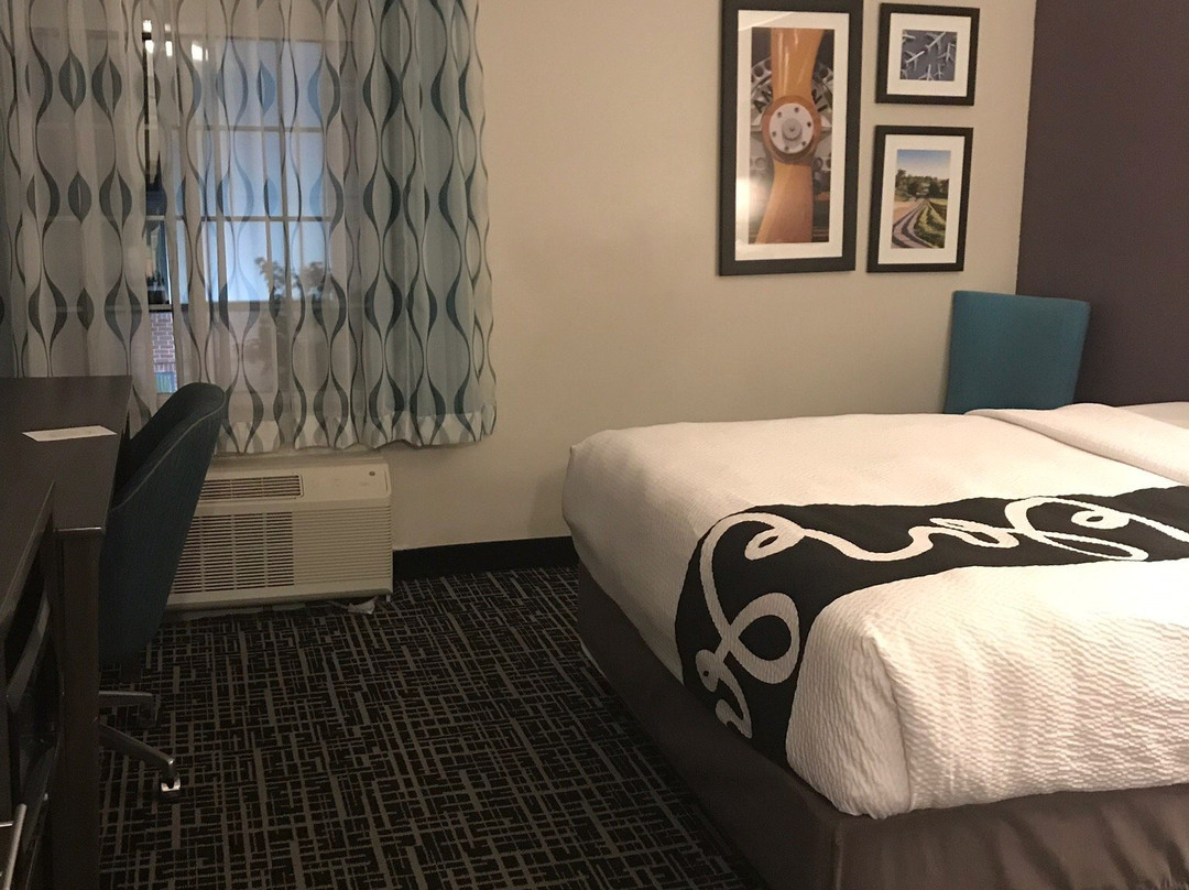 La Quinta Inn & Suites by Wyndham Cincinnati Airpt Florence主图