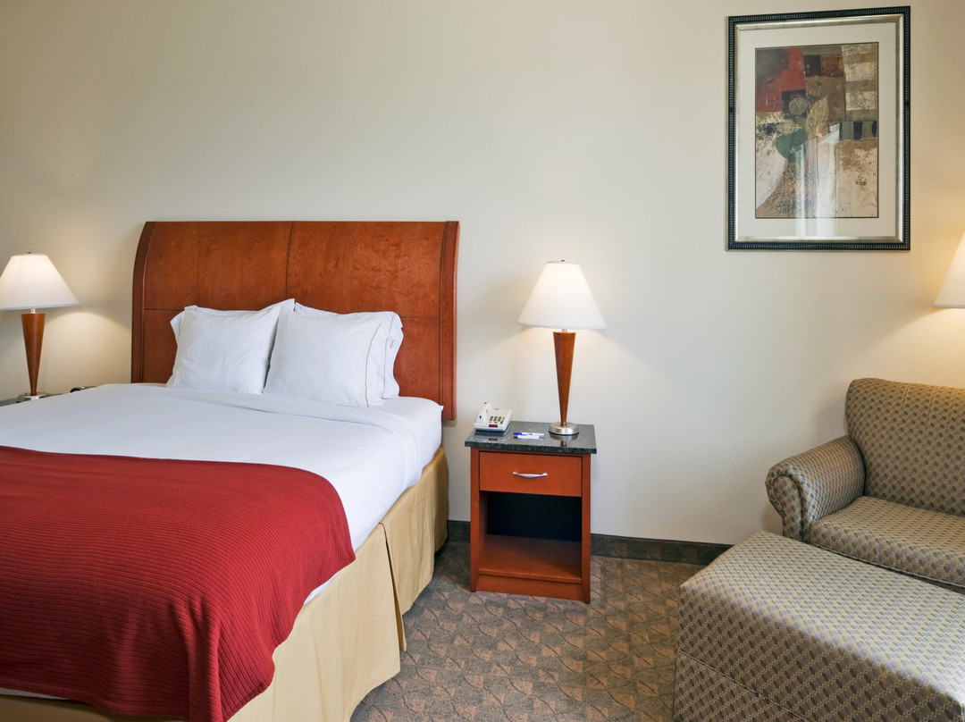 Holiday Inn Express & Suites Fairfield-north By IHG主图