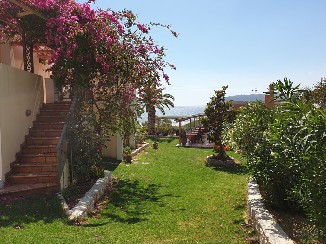 Mounda Beach Hotel主图