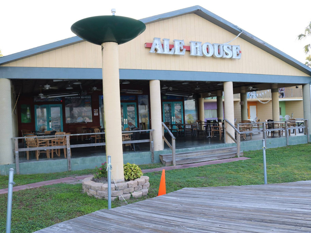 The Port Hotel and Marina主图