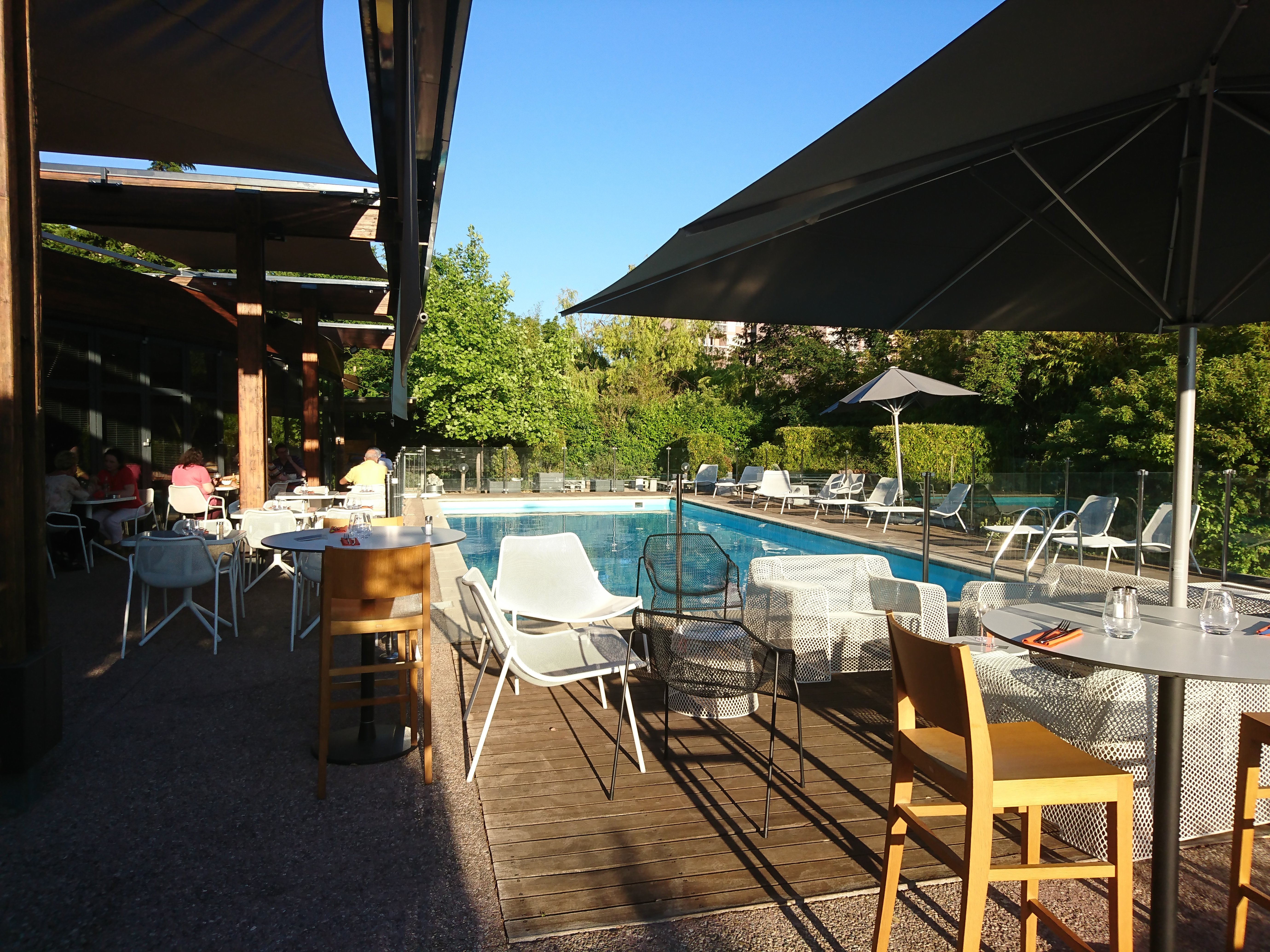 Ibis Valence Sud-泳池