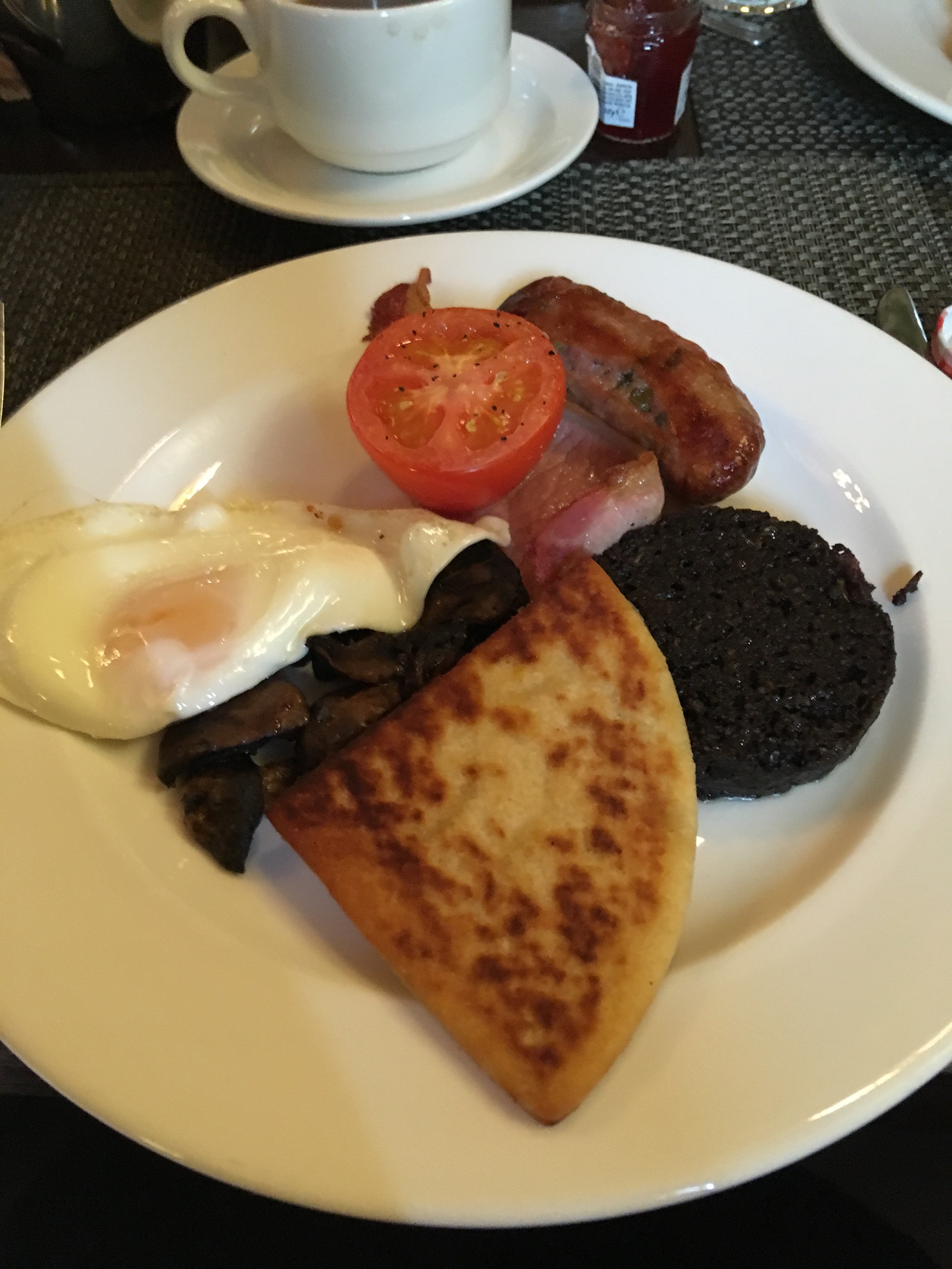 Macdonald Norwood Hall Hotel-餐饮