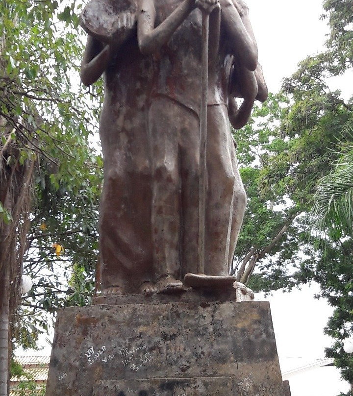 Praca Memorial Adelio Sarro-Andradina必去景点