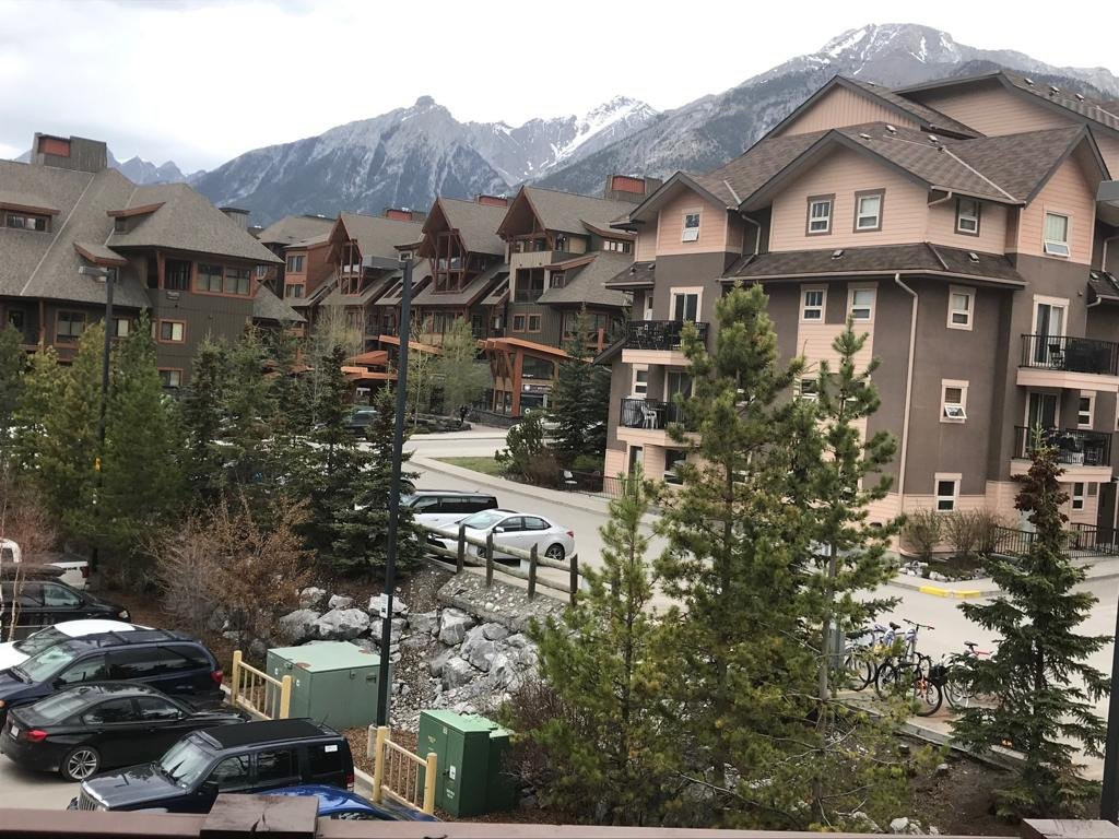 鹰冠山林小屋酒店主图