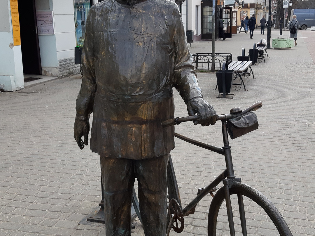 Monument to Tsiolkovskiy (a Man with a Bicycle)-卡卢加必去景点