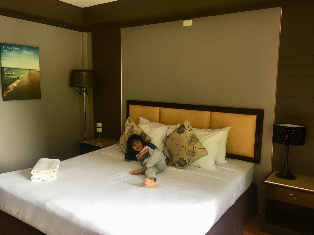 山脉悬崖别墅度假酒店主图