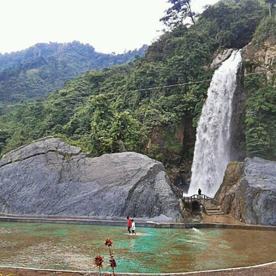 Bidadari Waterfall景点图片