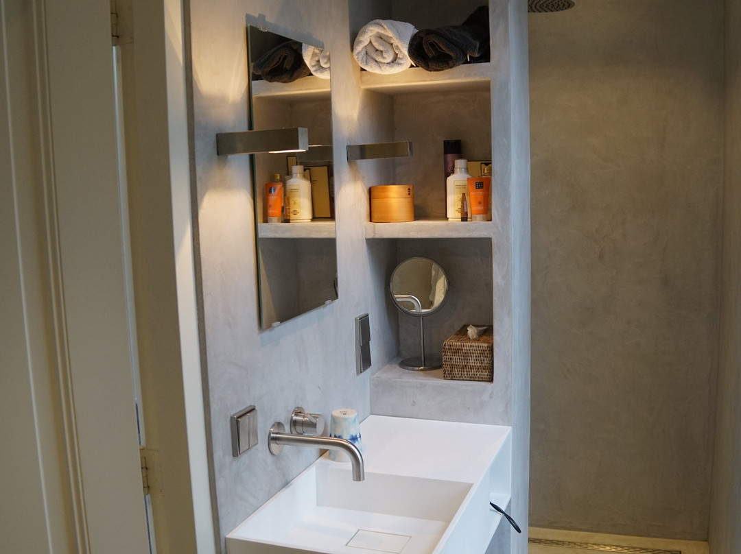 Room One-Twenty-One主图