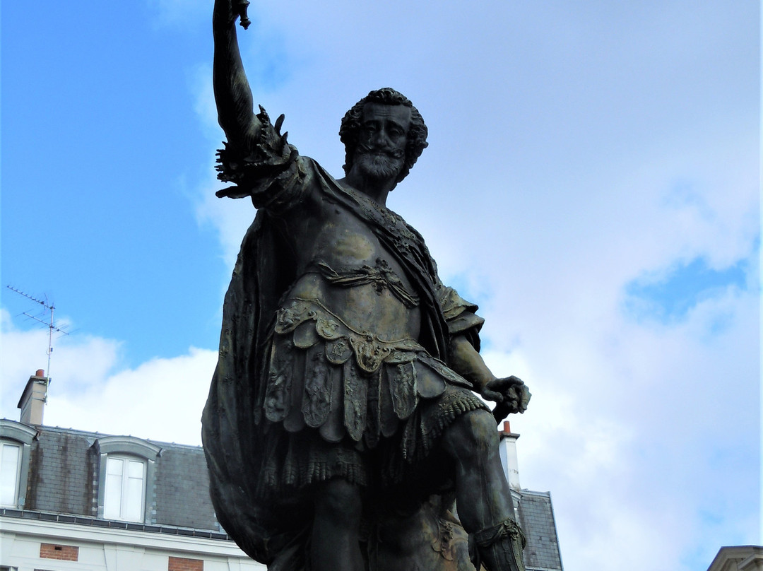 Monument a Henri IV景点图片