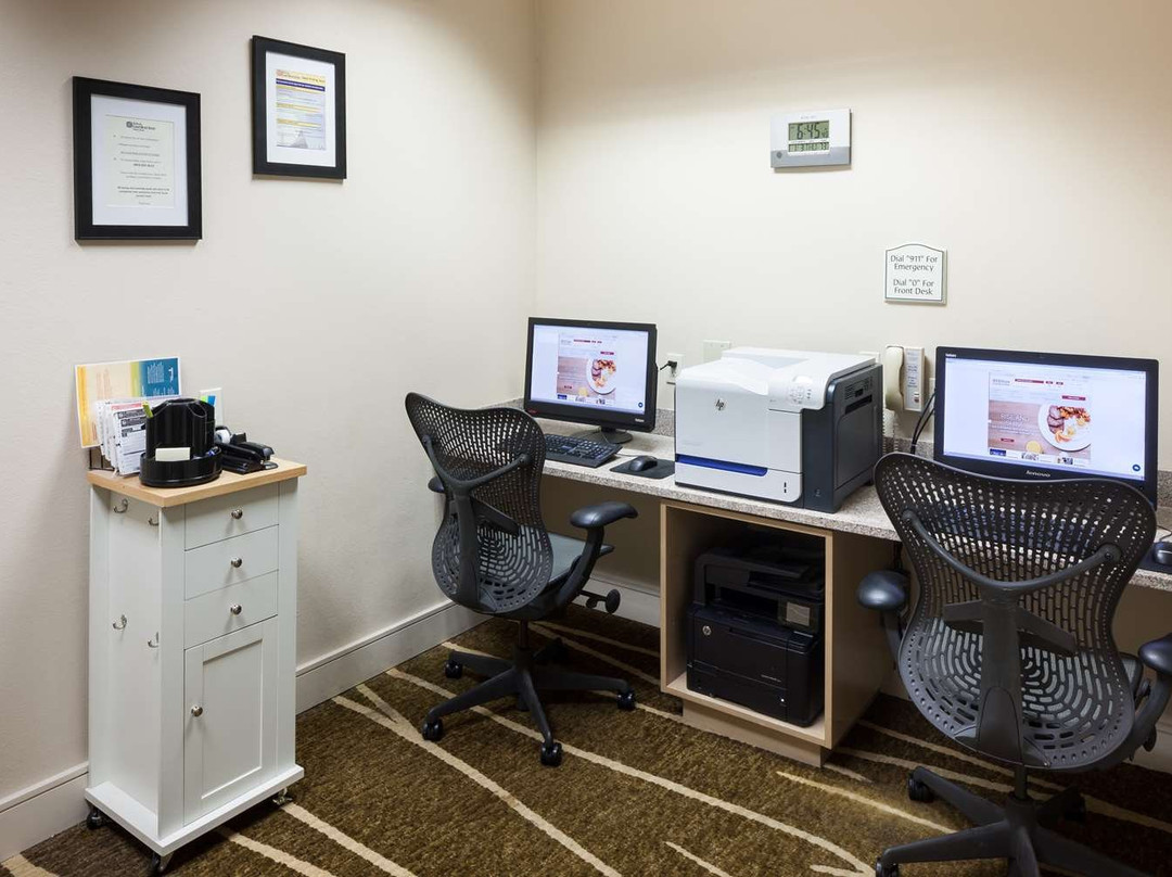 希尔顿黑得希尔顿花园酒店主图