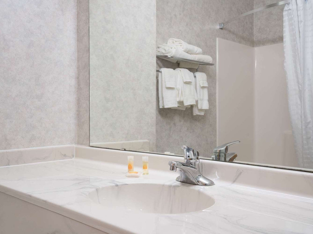 Days Inn Hotel & Governors' Waterpark, RV Park & Fitness Center主图