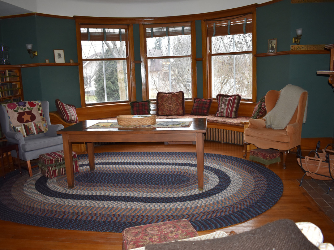 The Jones Mansion主图