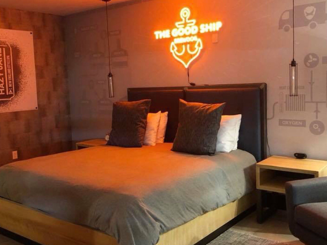 Doghouse Hotel And Brewery