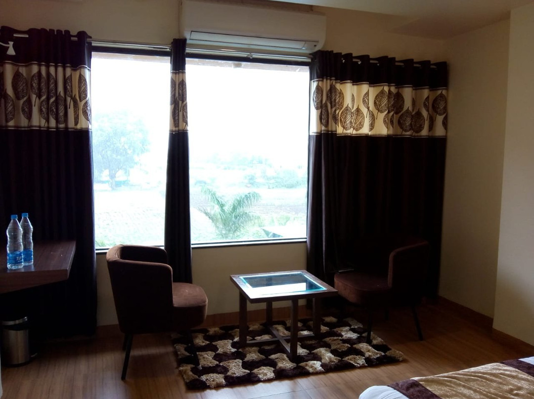 Solitaire Hotel and Resorts主图