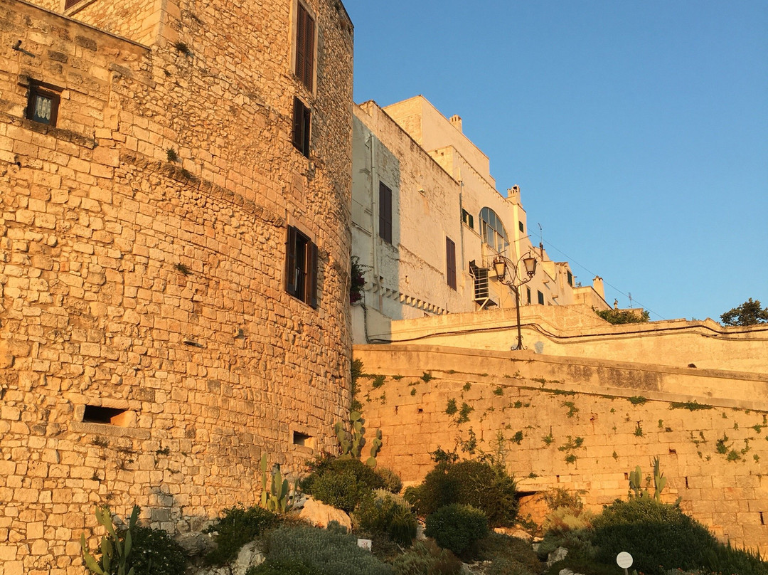 La cinta muraria della città vecchia di Ostuni景点图片