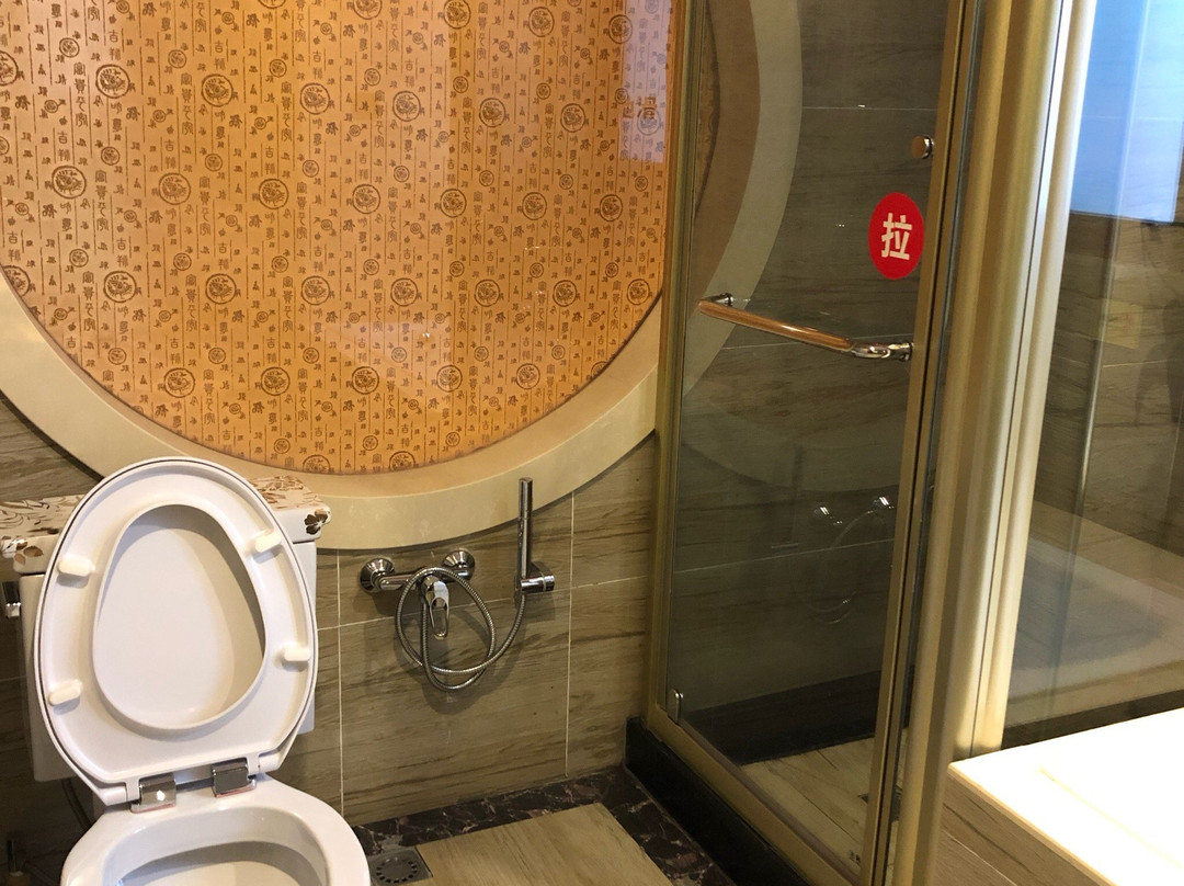 华龙村大酒店主图