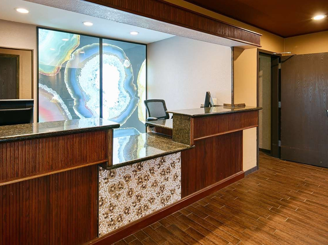 Best Western Plus Rama Inn主图