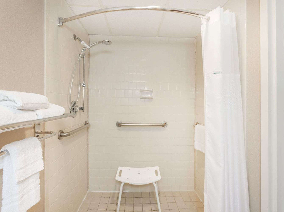 Super 8 by Wyndham Buffalo主图