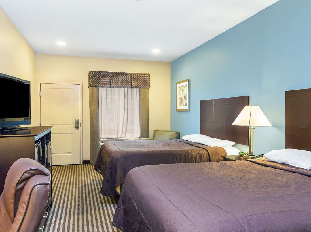 Super 8 by Wyndham Center主图