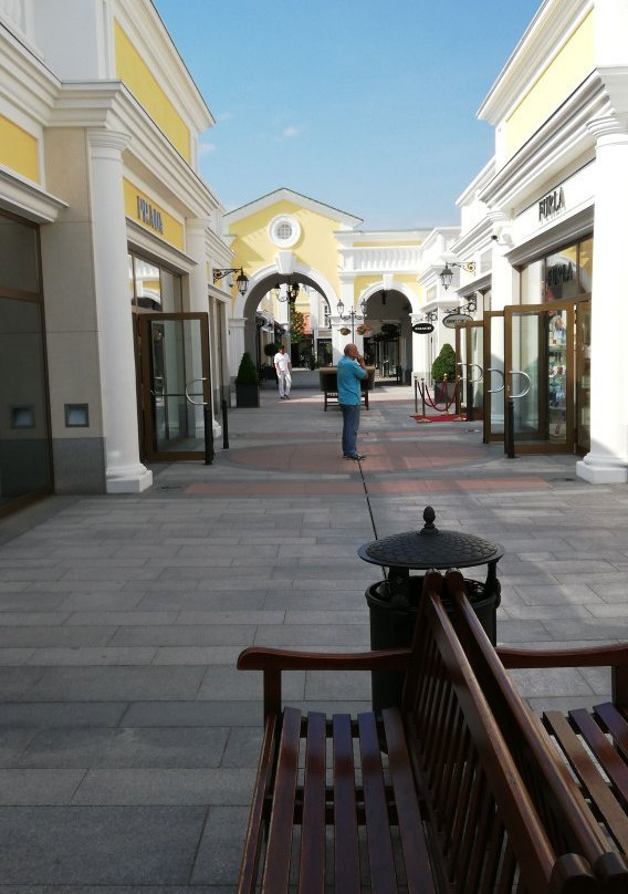 Fashion Outlet Parndorf-旁村必去景点