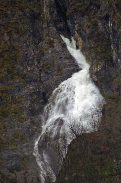 Govic Waterfall-博希尼湖必去景点