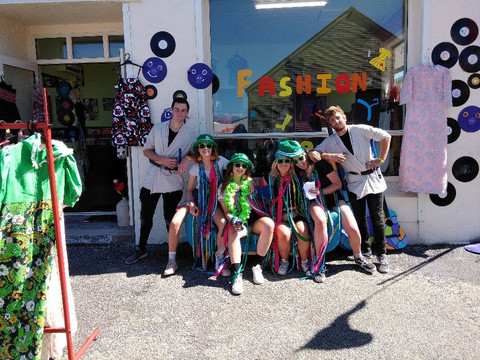 West Coast Vinyl & Fashion-霍基蒂卡必去景点