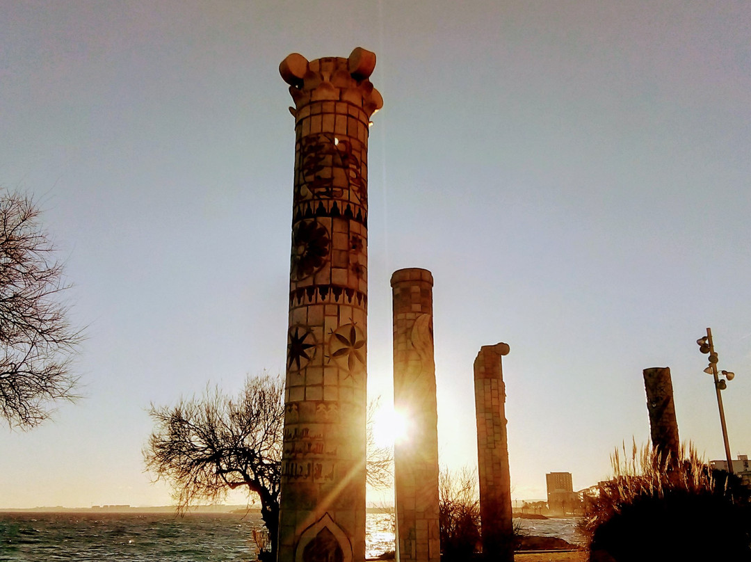 Мonumento a las culturas del Mediterraneo-托雷维耶哈必去景点