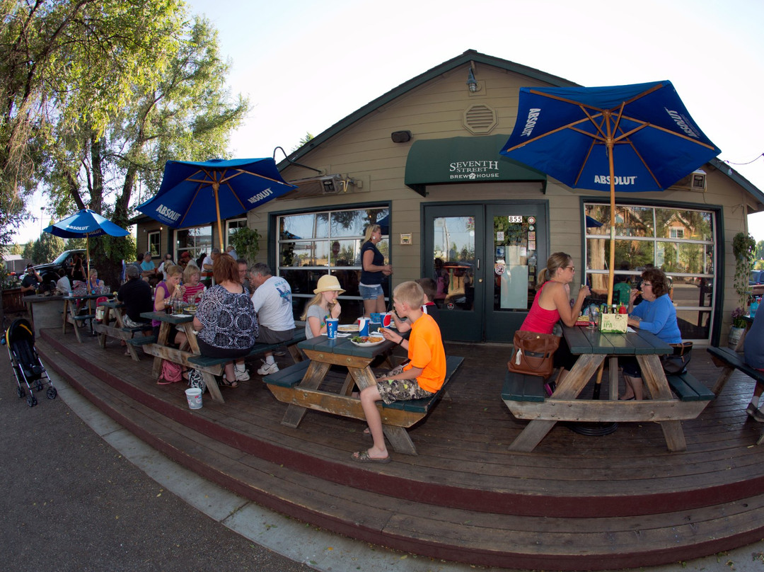 Cascade Lakes at Seventh Street