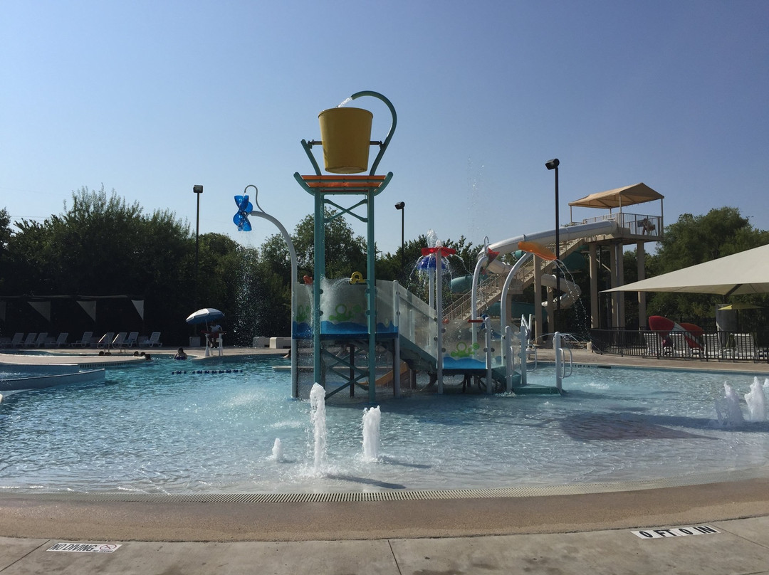 Heights Family Aquatic Center-理查森必去景点