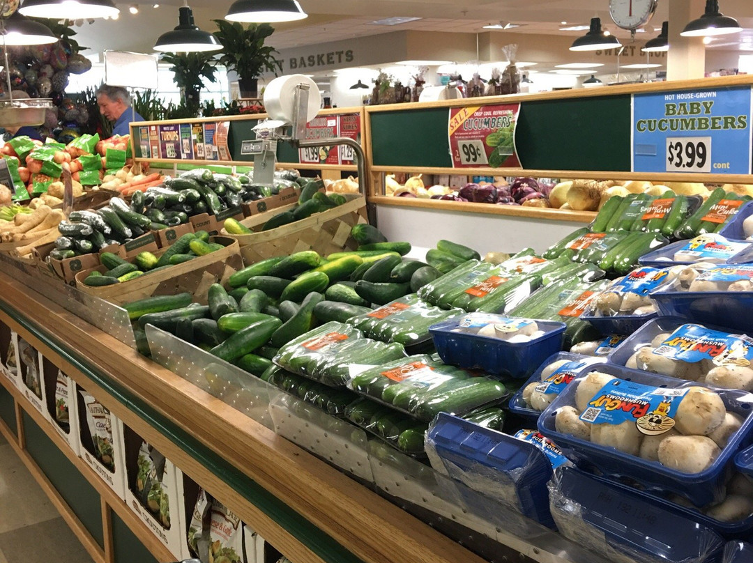 Adams Fairacre Farms-Wappingers Falls必去景点