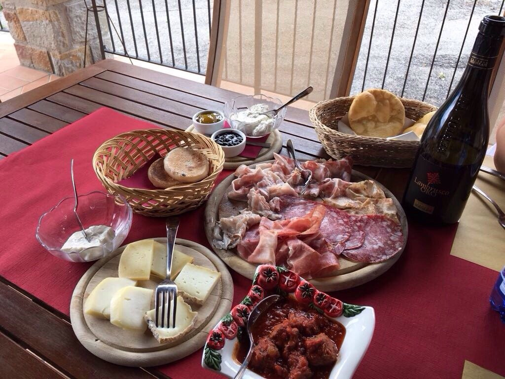 Montecenere餐馆和美食-Prosciutteria Bacio del Cimone