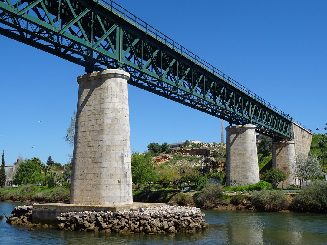 Ponte Ferroviária de Santa Maria-塔维拉必去景点