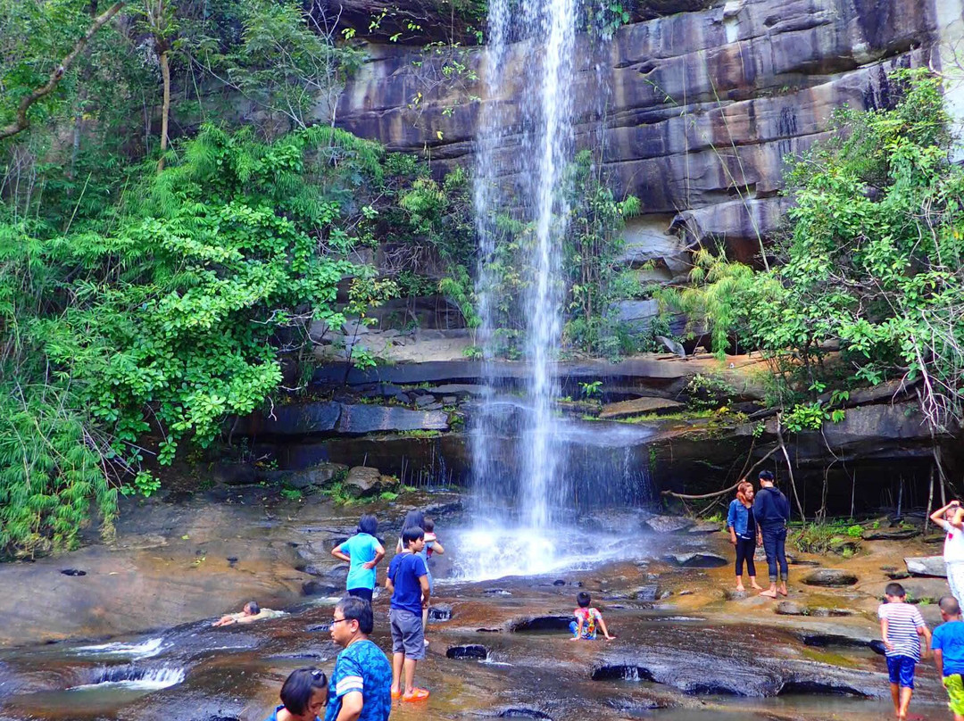 Soi Sawan Waterfall景点图片
