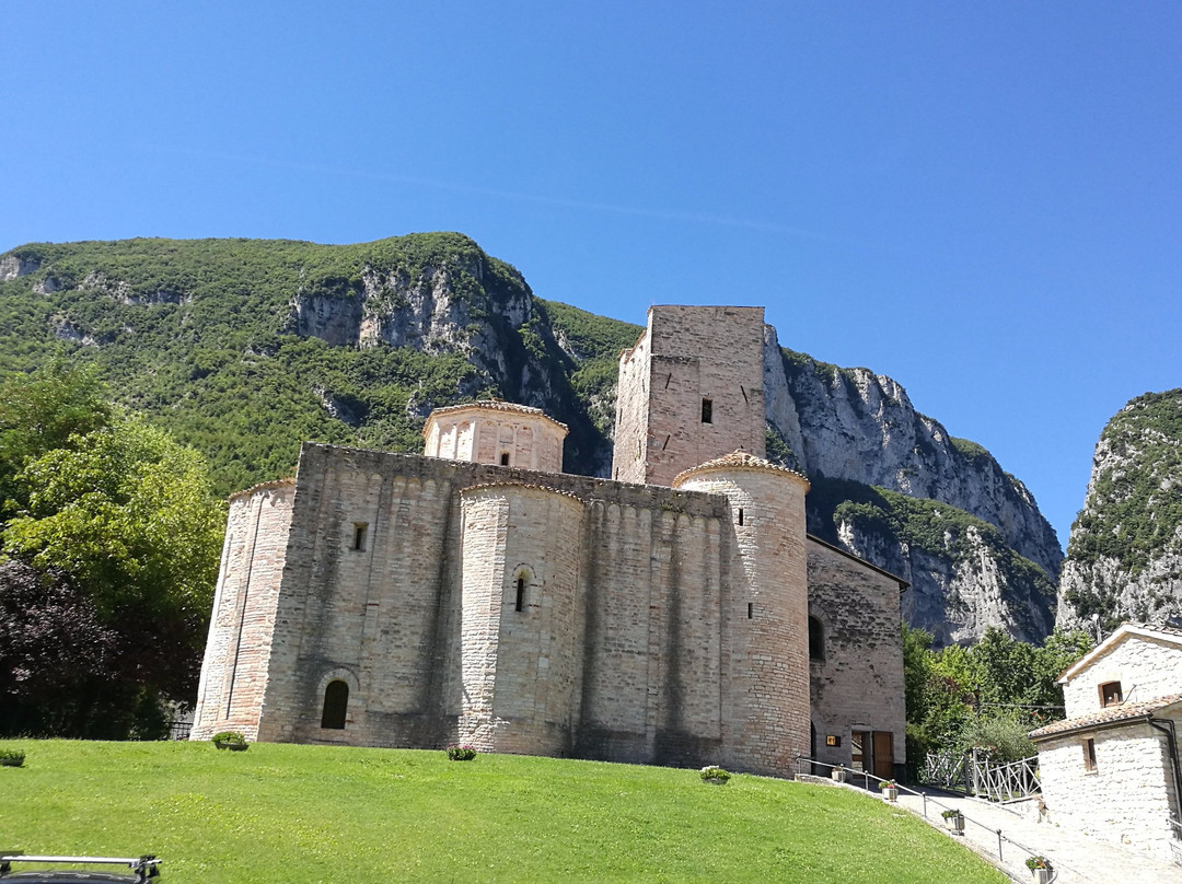 Abbazia di San Vittore delle Chiuse景点图片