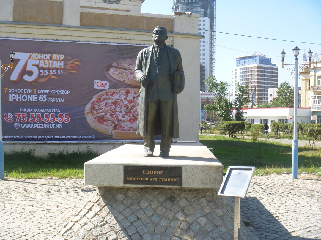 Sanjaasurengiin Zorig Statue-乌兰巴托必去景点