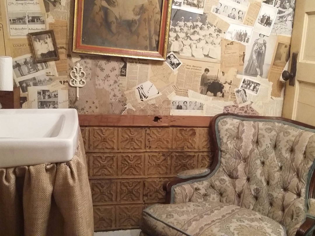 D and J's Good Ole Days Antiques and Oddities-Brady必去景点