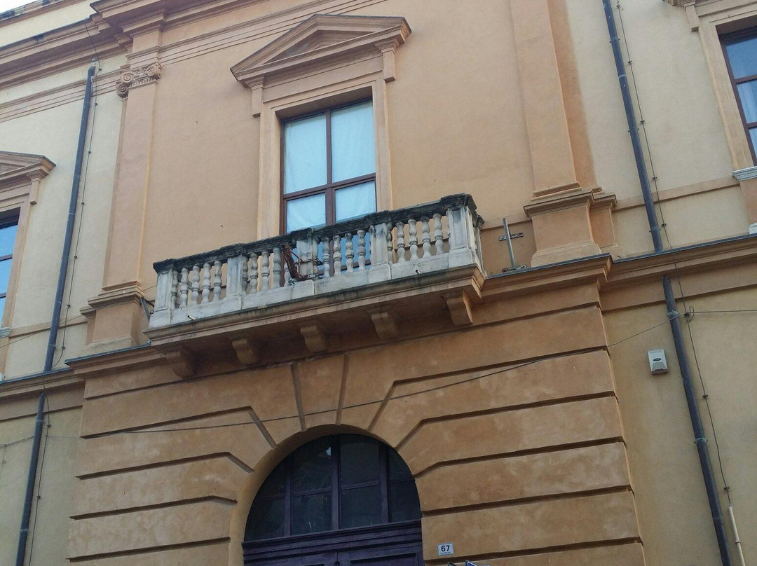 Palazzo Ex Convitto Pignatelli Roviano-Gela必去景点