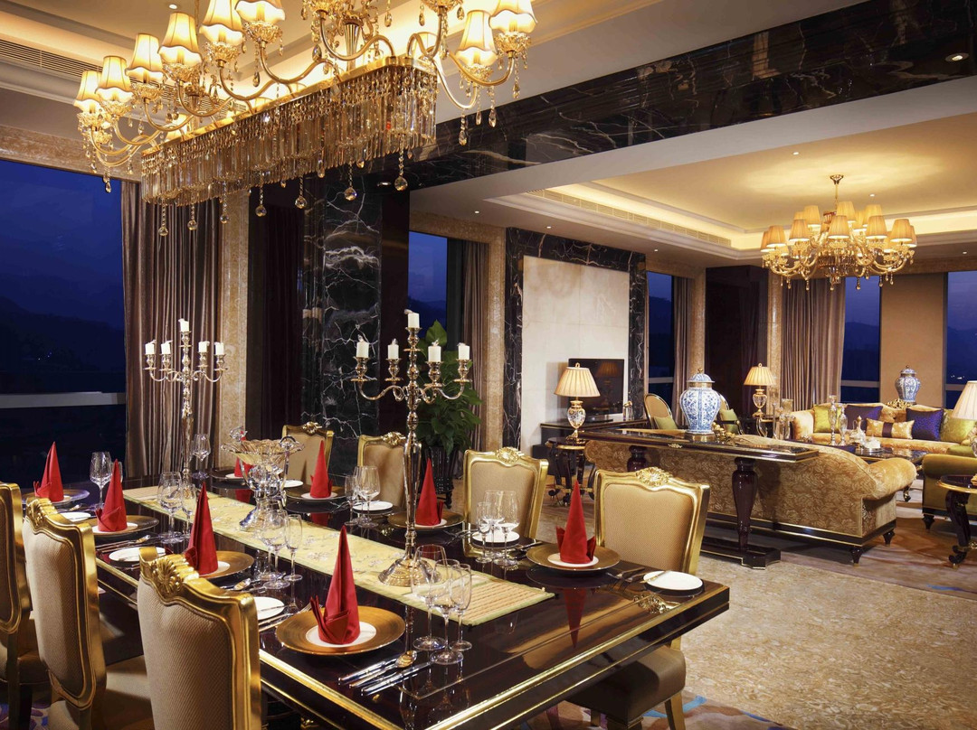 重庆万州富力希尔顿逸林酒店主图