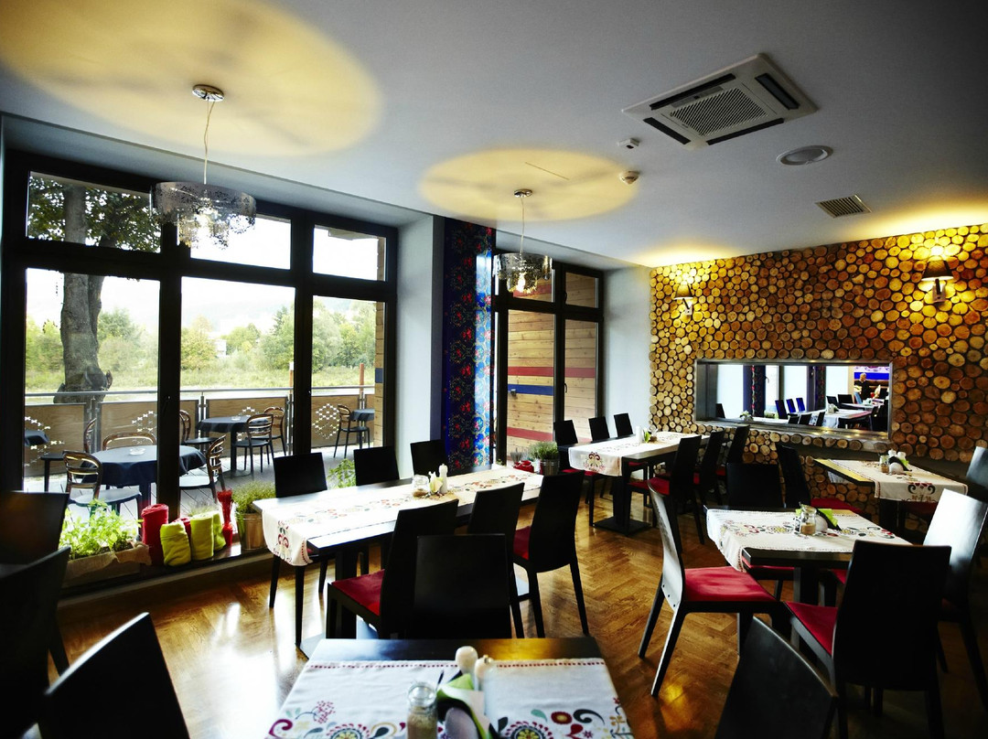 Piwniczna餐馆和美食-Czarna Owca Restaurant
