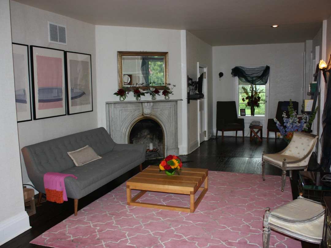 No. 9 Restaurant & Inn主图