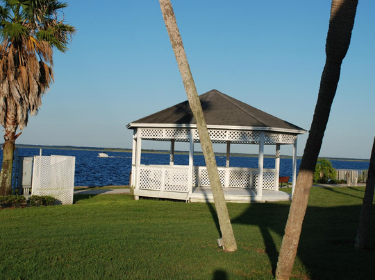 Monroe's On The Lake Hotel & Banquet Hall主图