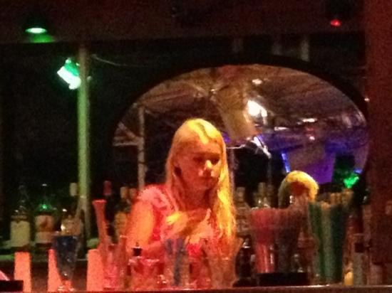 Viva bar-Dassia必去景点