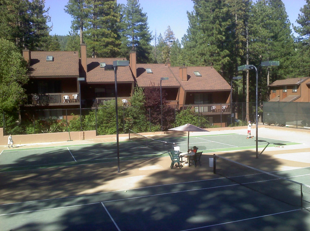 塔霍俱乐部度假酒店主图