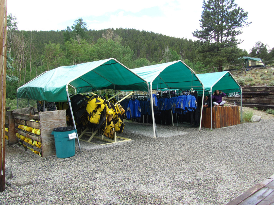 Ava Rafting & Zipline-布埃纳维斯塔必去景点