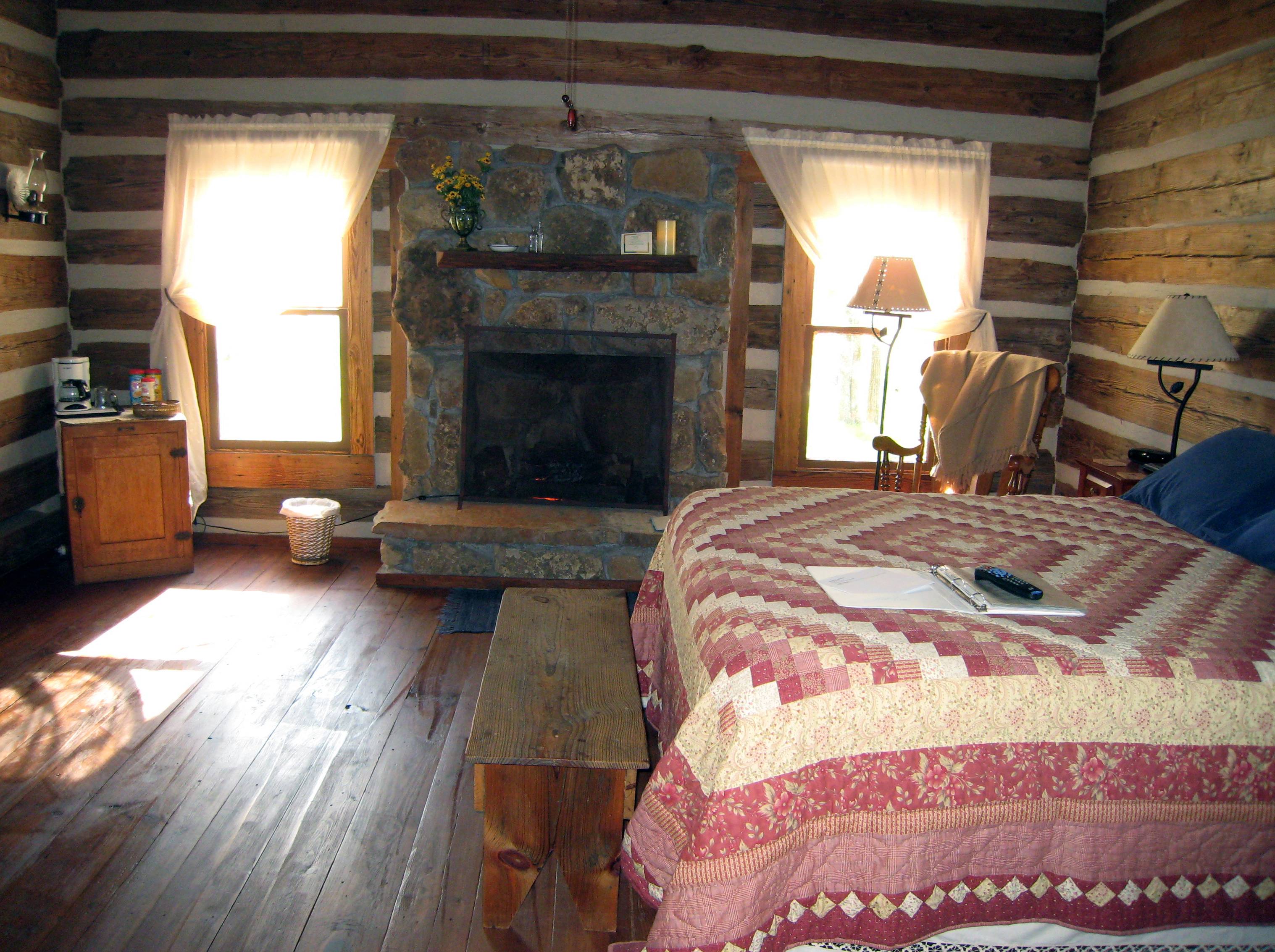 Granbury Log Cabins-客卧