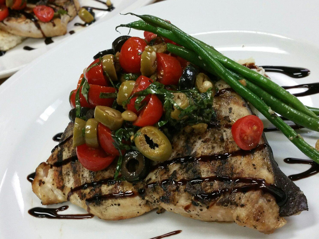 Ayer餐馆和美食-Markoh's on Main