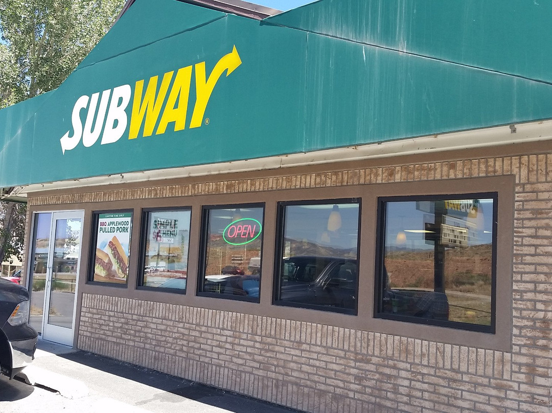 萨利纳餐馆和美食-Subway