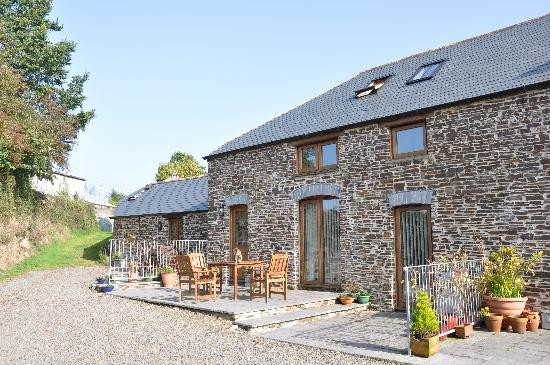 Brazzacott Farm Cottages