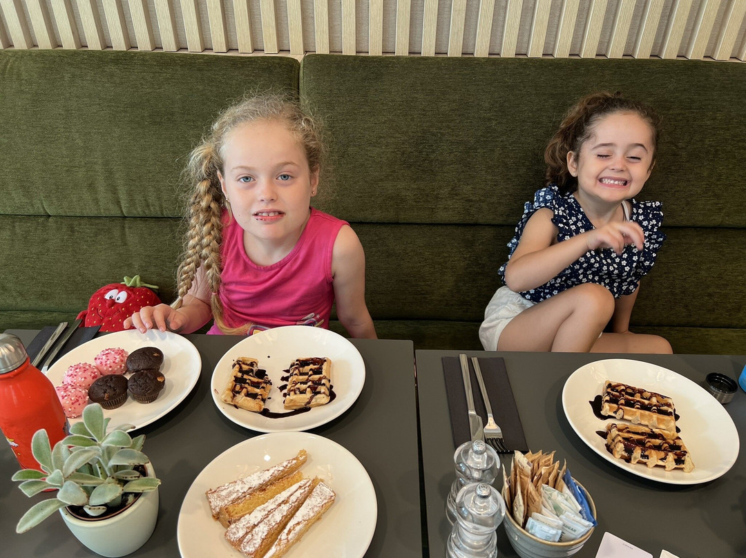 圣库加特快捷假日酒店主图